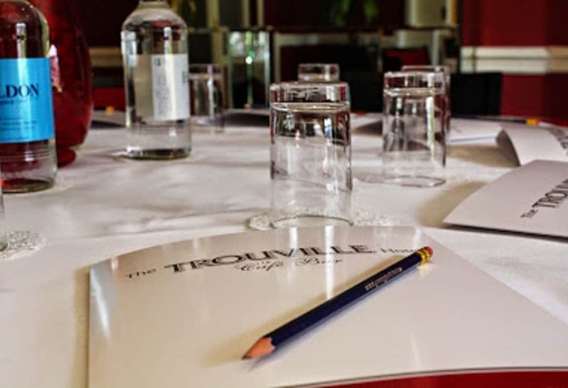 בית מלון כפרי The Trouville Bournemouth