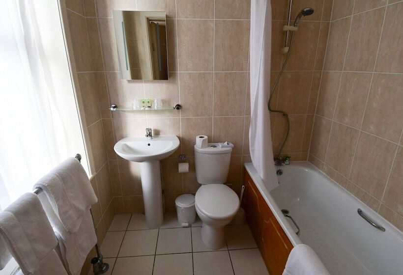 בית מלון כפרי The Trouville Bournemouth