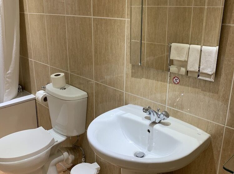 בית מלון כפרי The Trouville Bournemouth