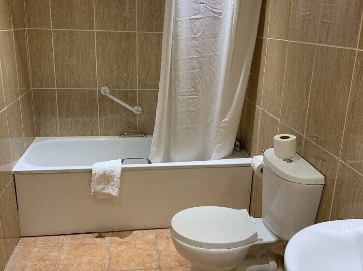 בית מלון כפרי The Trouville Bournemouth