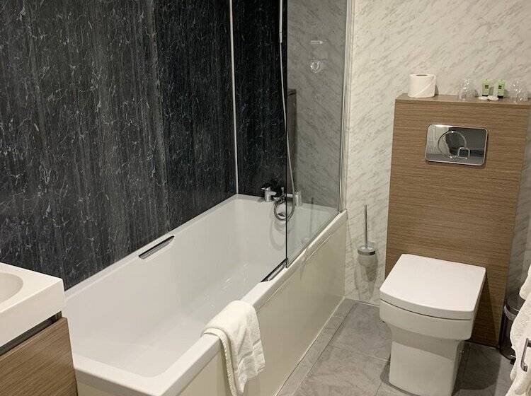 בית מלון כפרי The Trouville Bournemouth