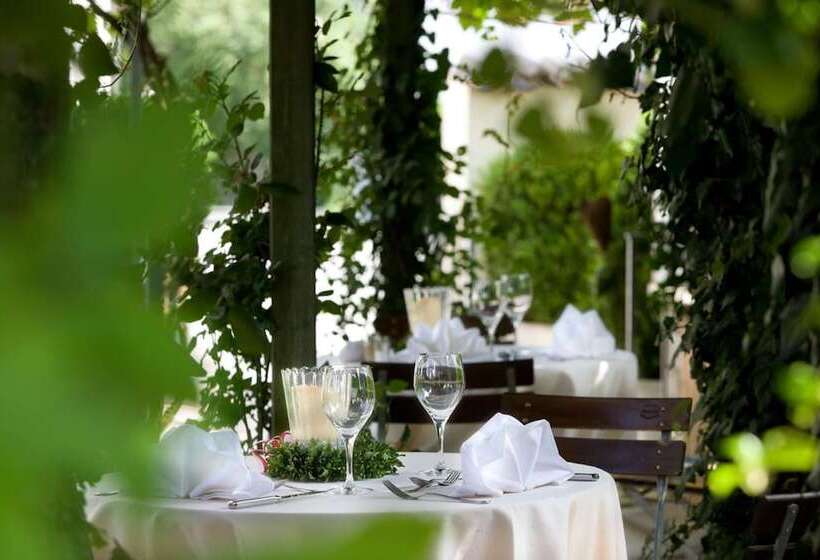 호텔 Und Restaurant Landshuter Hof