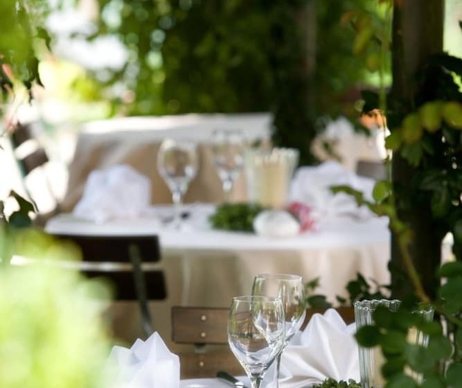 호텔 Und Restaurant Landshuter Hof