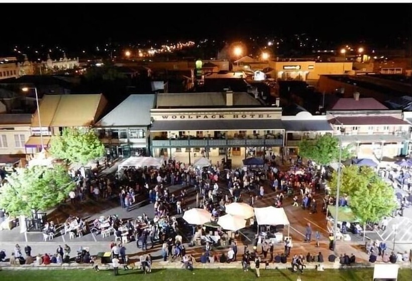 בית מלון כפרי Wanderlight Motor Inn