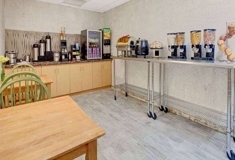 Microtel Inn & Suites By Wyndham Stockbridge/atlanta I75