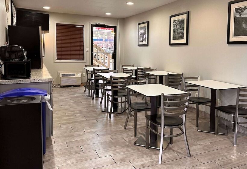 مُتل Super 8 By Wyndham Lafayette