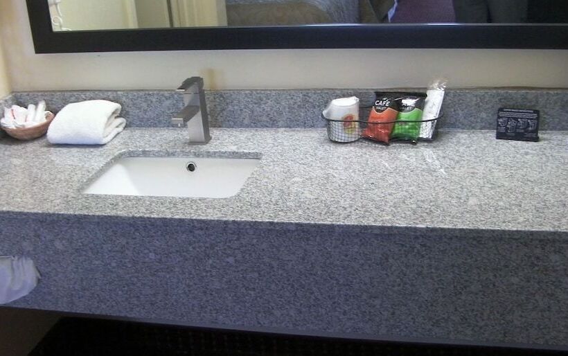 مُتل Super 8 By Wyndham Lafayette