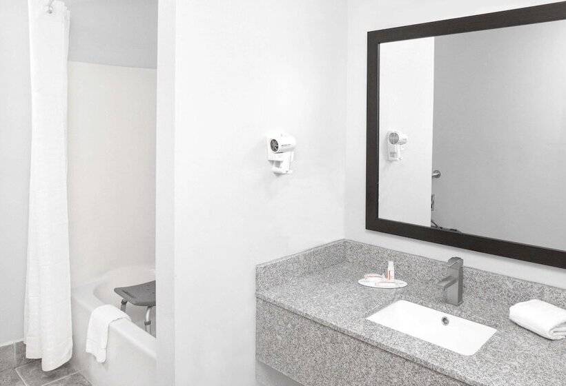 مُتل Super 8 By Wyndham Lafayette