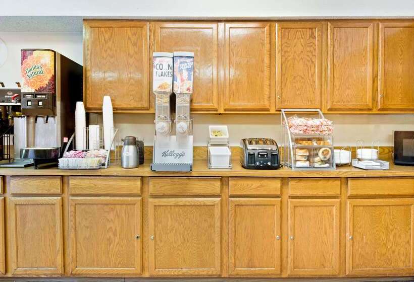 汽车旅馆  Super 8 By Wyndham Plano/dallas Area