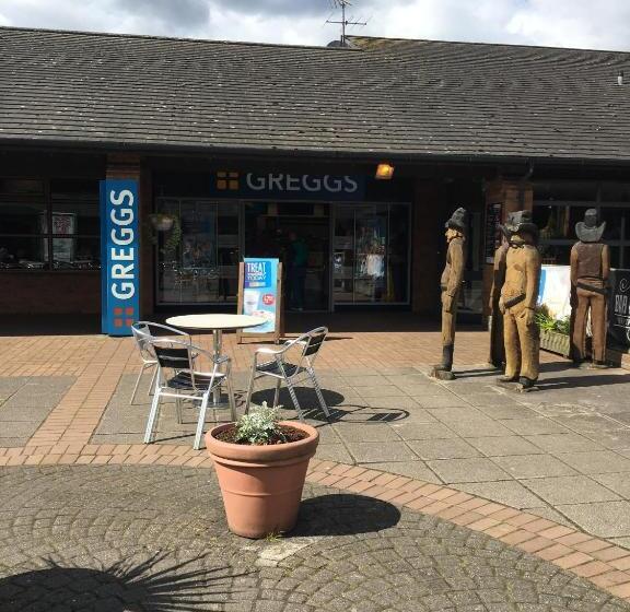 Warrington Motel, J20 M6 Lymm Services