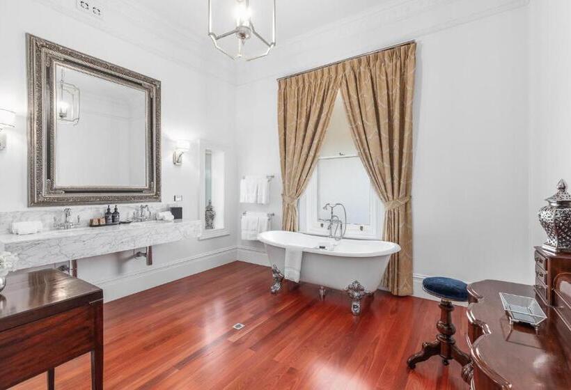 تختخواب و صبحانه Delgattie Estate