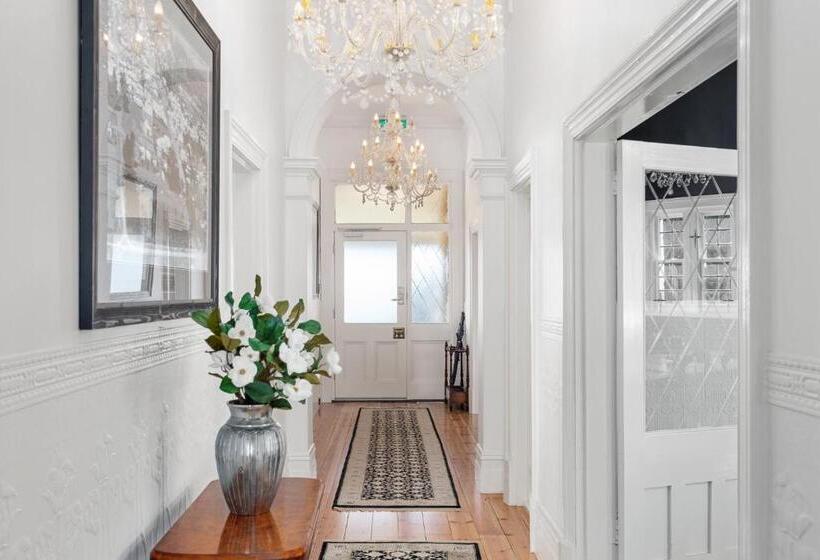 مبيت وإفطار Delgattie Estate