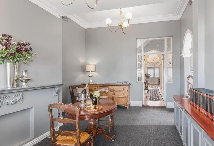 مبيت وإفطار Delgattie Estate