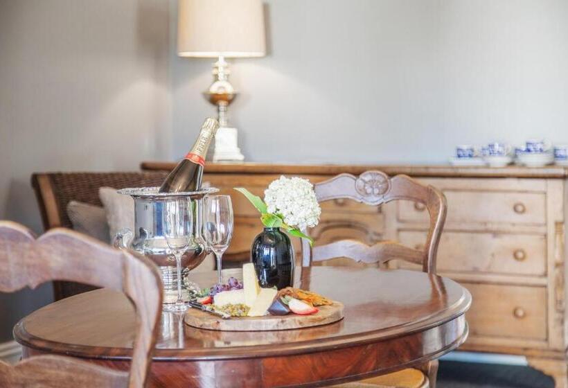 مبيت وإفطار Delgattie Estate