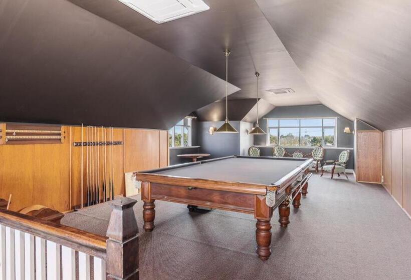 تختخواب و صبحانه Delgattie Estate