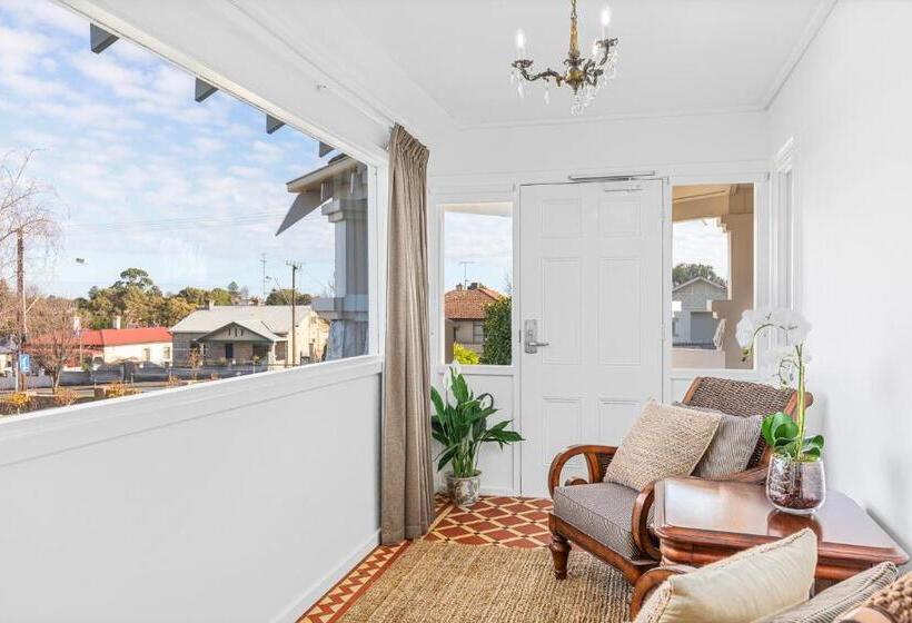 مبيت وإفطار Delgattie Estate