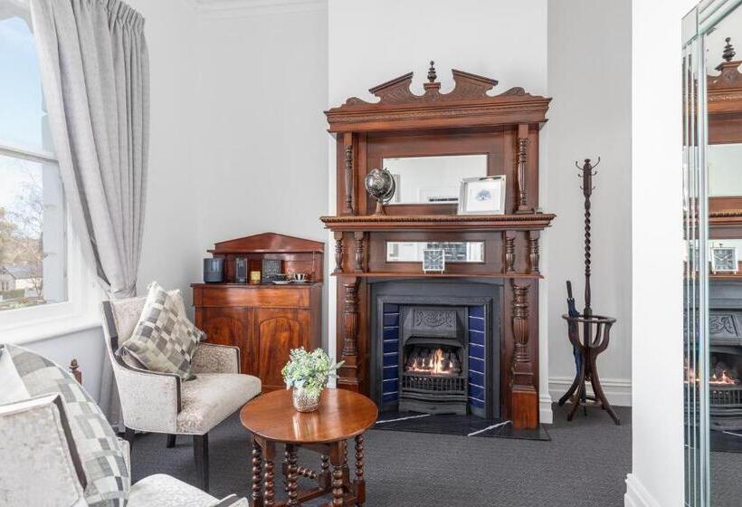 تختخواب و صبحانه Delgattie Estate