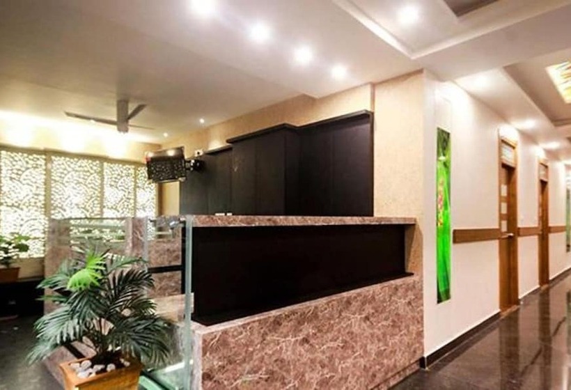 Fabhotel Prime Suloka Towers   500m From View Point, Kaveri River