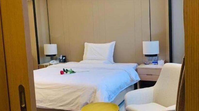 בית מלון כפרי 7 Days Premium· Daqing City Government Wanda Plaza