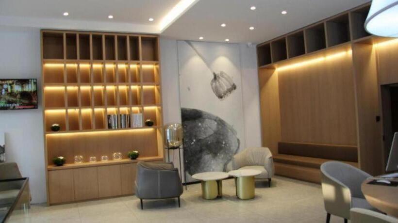 בית מלון כפרי 7 Days Premium· Daqing City Government Wanda Plaza