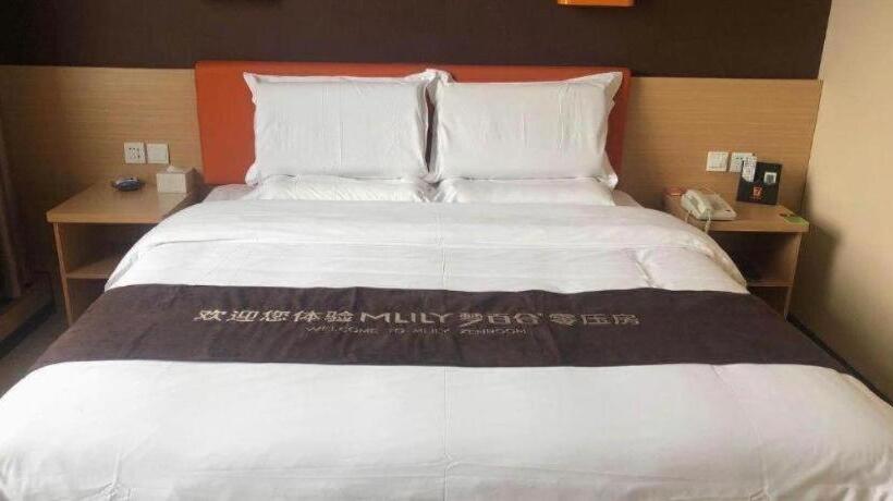 בית מלון כפרי 7 Days Premium· Daqing City Government Wanda Plaza