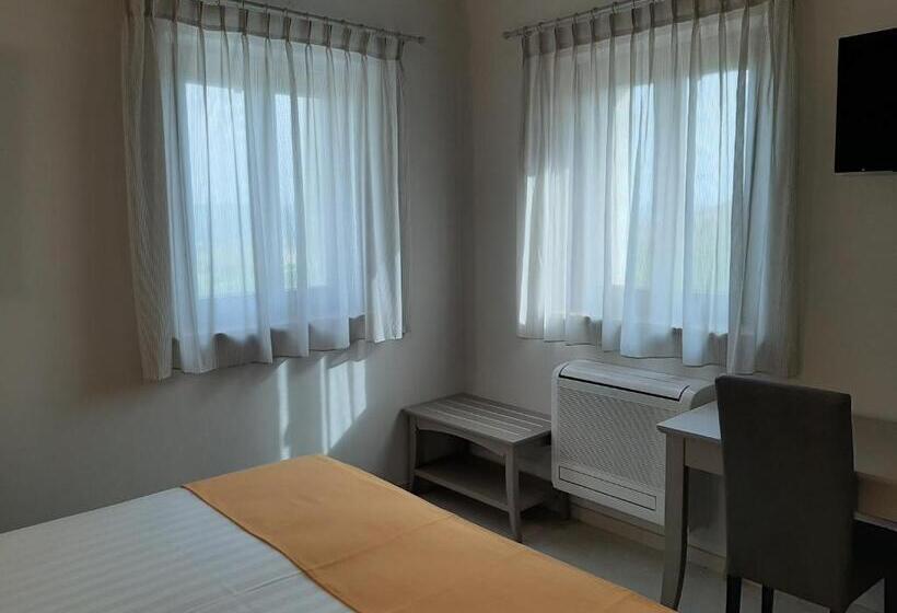 فندق Agriturismo Colle Rosso