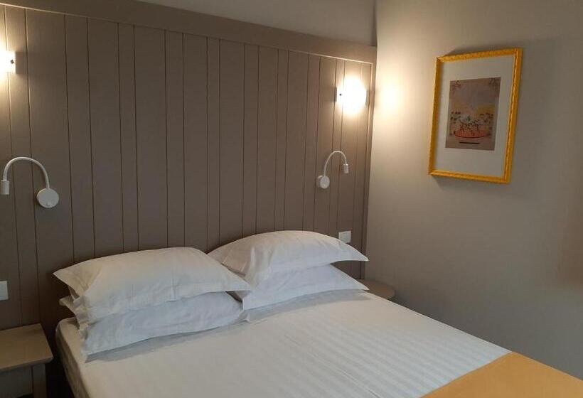 فندق Agriturismo Colle Rosso