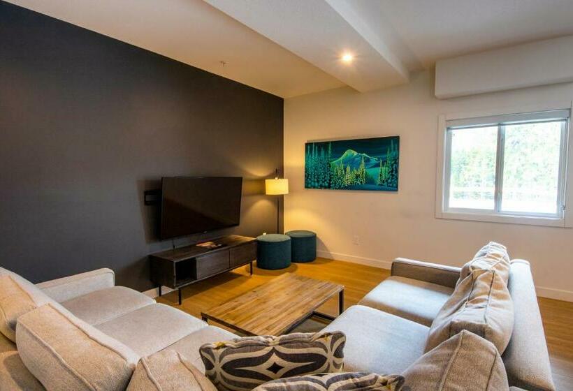 호텔 Basecamp Resorts Revelstoke