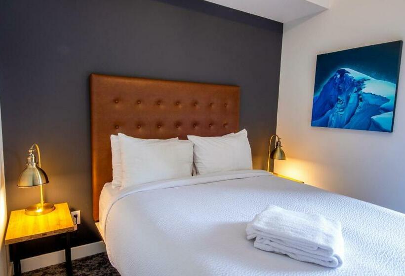 호텔 Basecamp Resorts Revelstoke