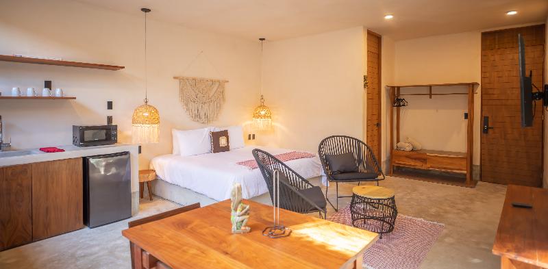 Nuee Hotel & Beach Club