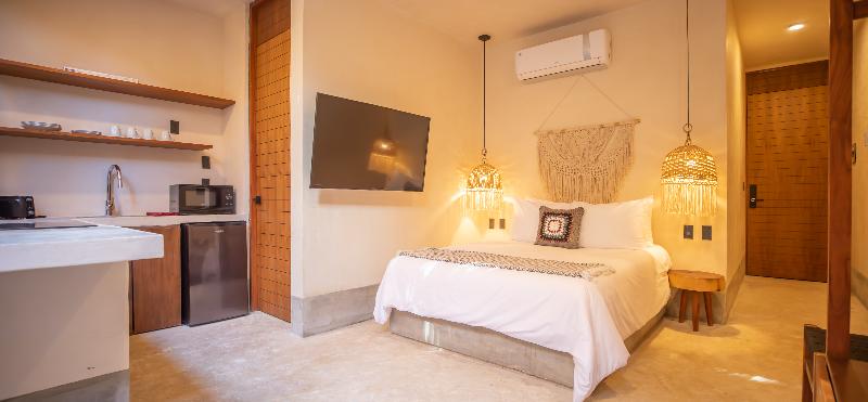 Nuee Hotel & Beach Club