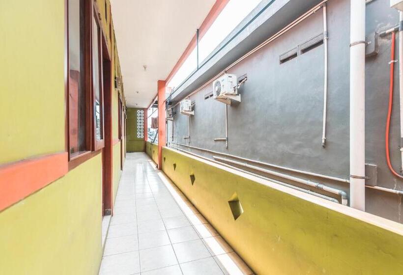 Отель Oyo 1756 Amira Residence