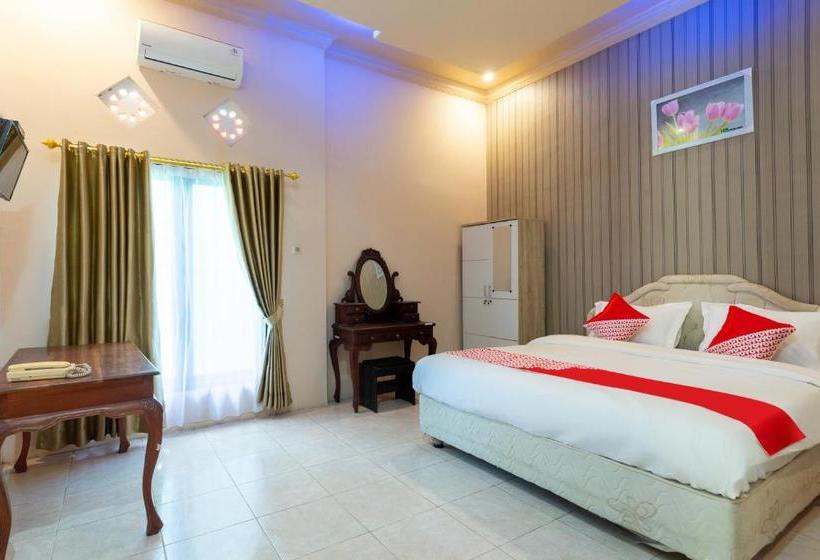 בית מלון כפרי Oyo 3452 Esemka  Residences Syariah