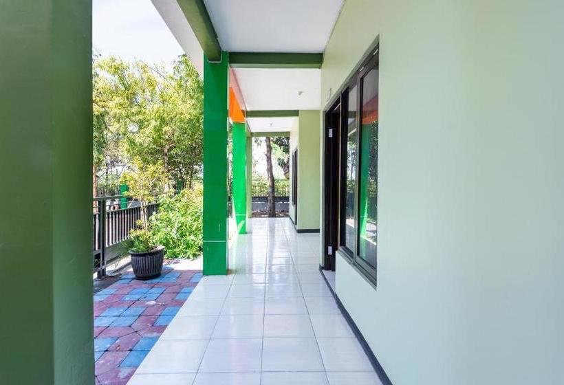 فندق Oyo 3452 Esemka  Residences Syariah