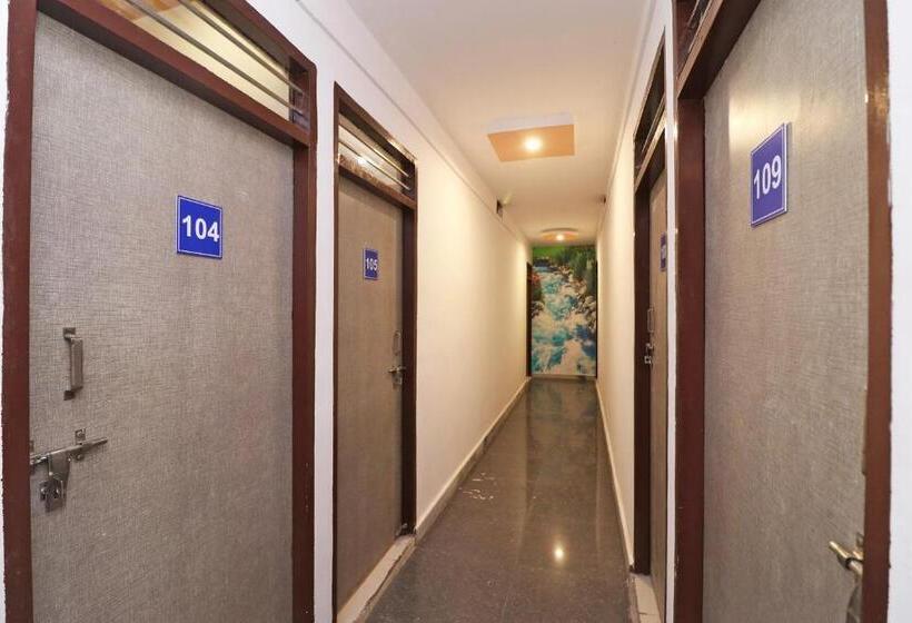 فندق Oyo 37918  Signature Inn