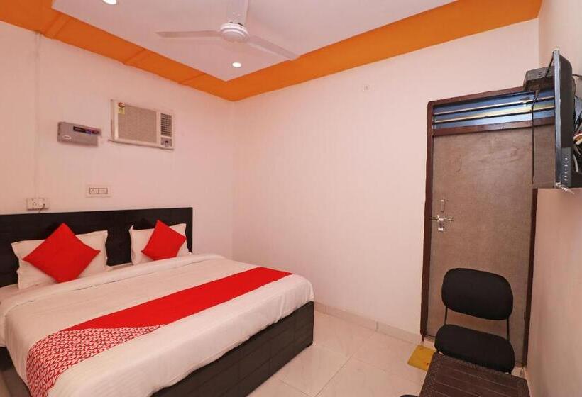 فندق Oyo 37918  Signature Inn