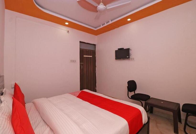 فندق Oyo 37918  Signature Inn