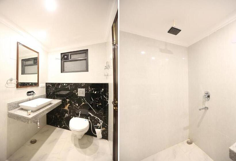 فندق Oyo 37918  Signature Inn