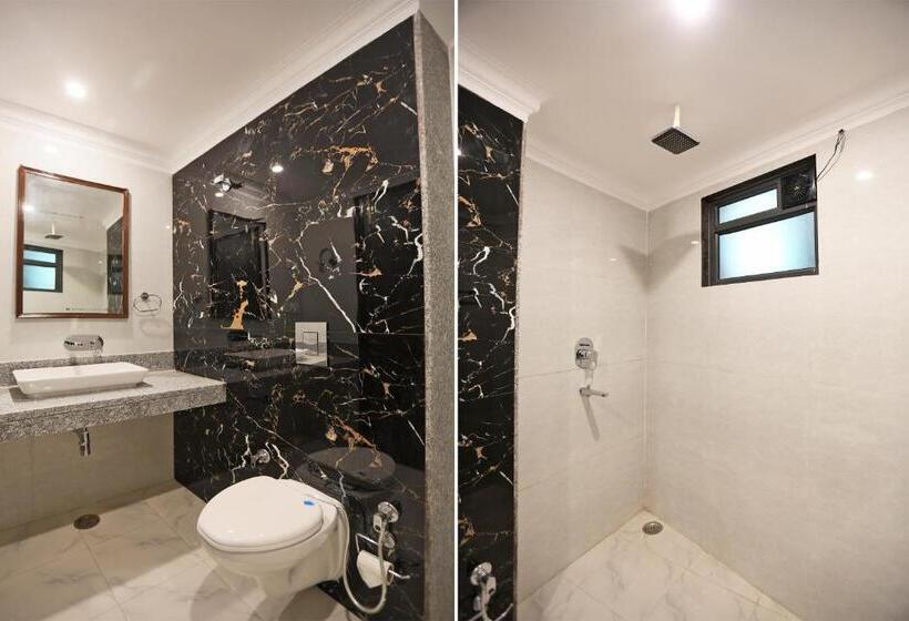 فندق Oyo 37918  Signature Inn