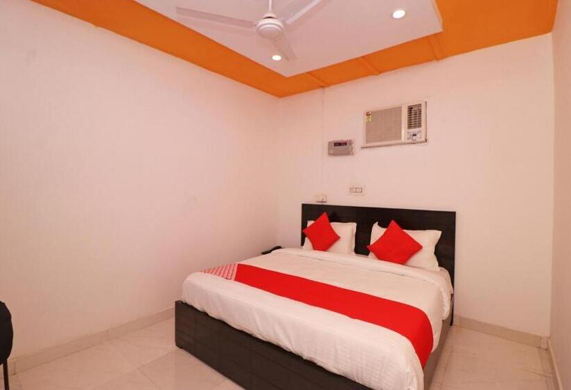 فندق Oyo 37918  Signature Inn