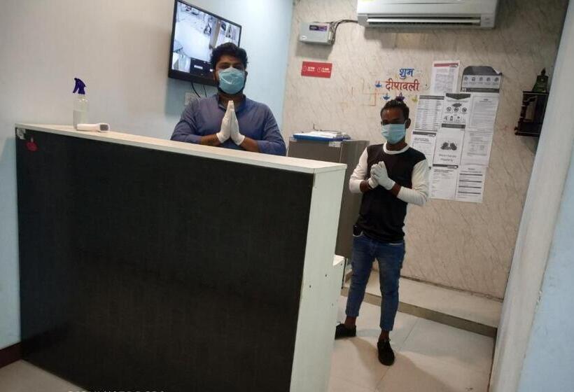 هتل Oyo 42640 Day Night Resort