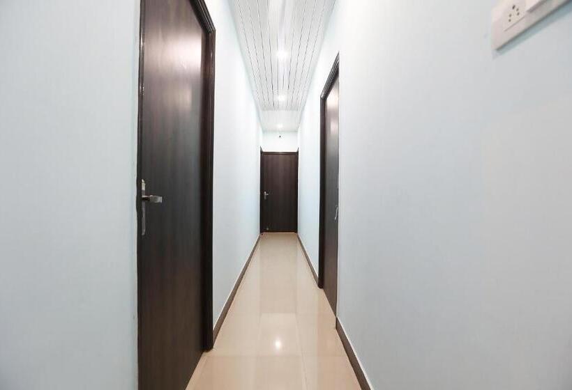 هتل Oyo 42640 Day Night Resort