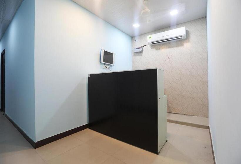 هتل Oyo 42640 Day Night Resort