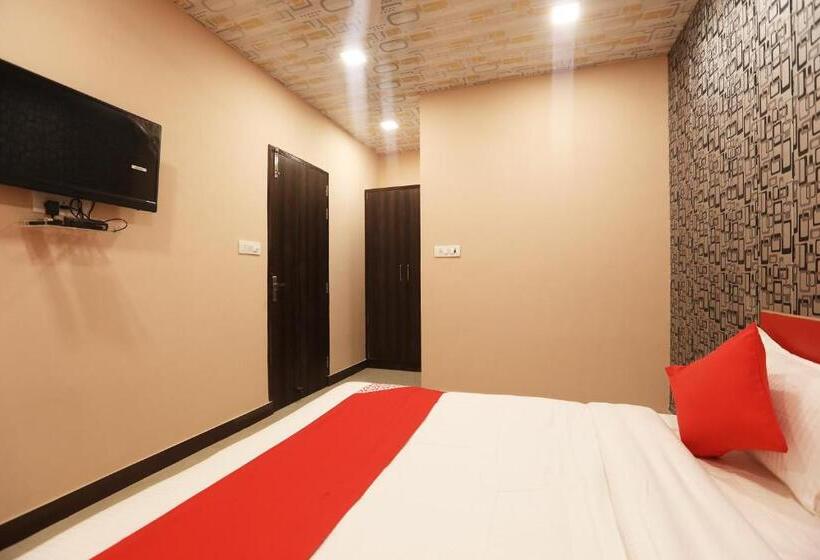 هتل Oyo 42640 Day Night Resort