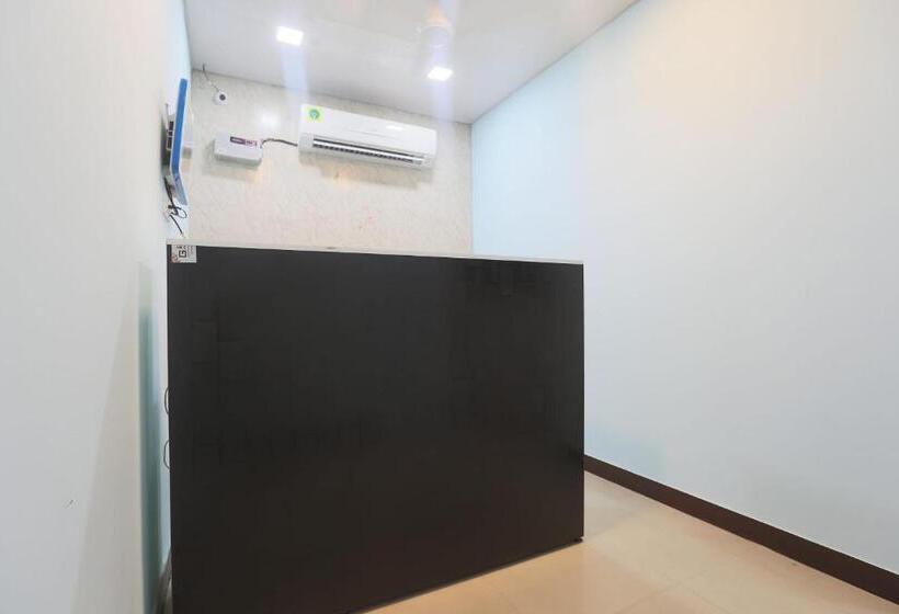 هتل Oyo 42640 Day Night Resort