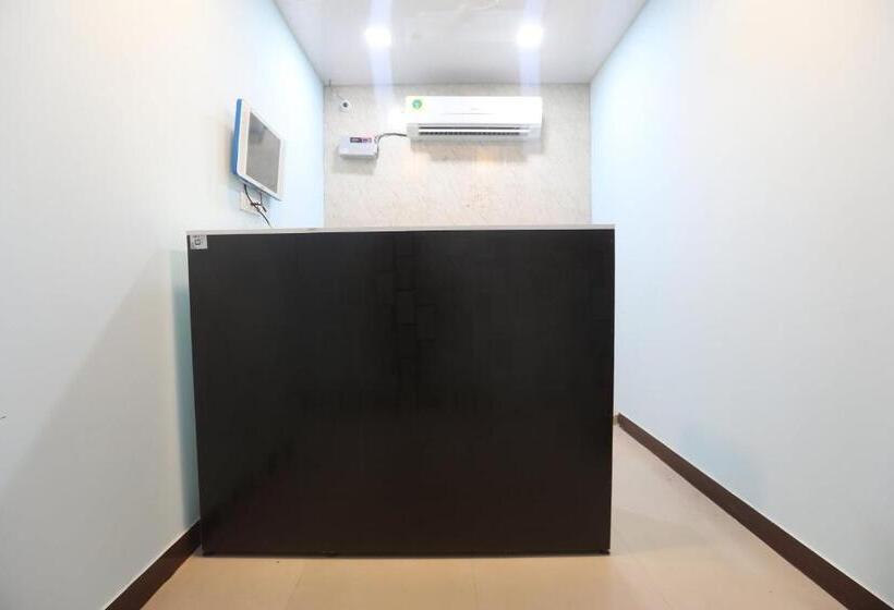 هتل Oyo 42640 Day Night Resort