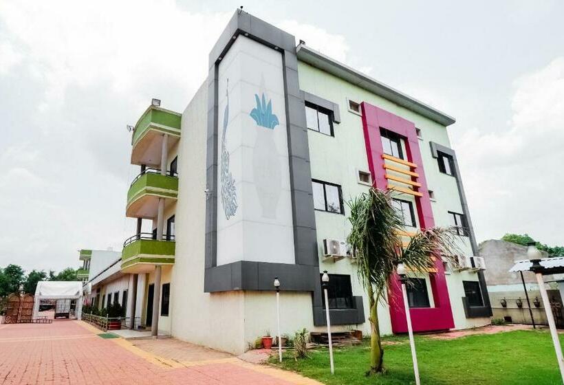 فندق Oyo 45974 M.p. Hall