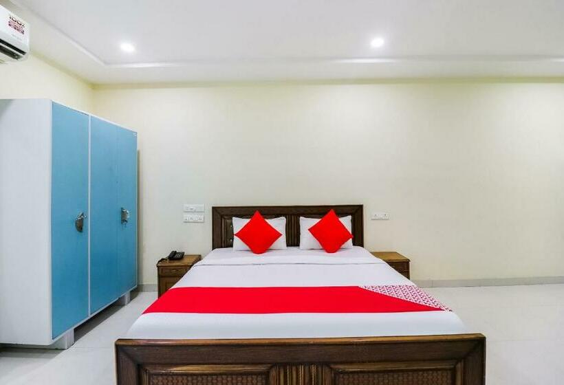 فندق Oyo 45974 M.p. Hall