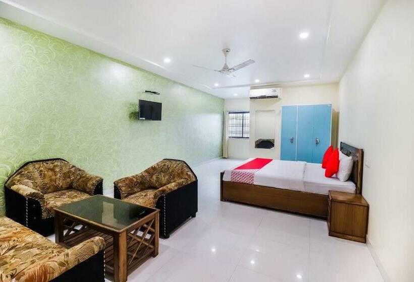 فندق Oyo 45974 M.p. Hall