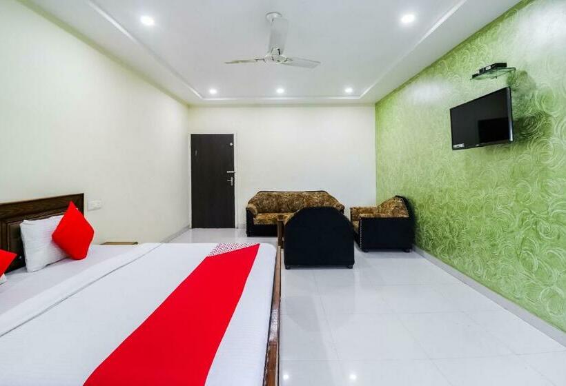 فندق Oyo 45974 M.p. Hall